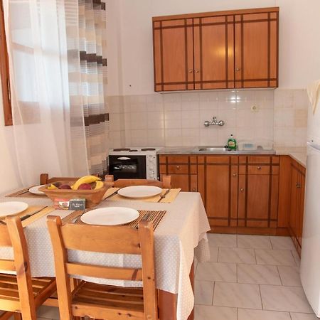 George Apartments Arílasz Kültér fotó