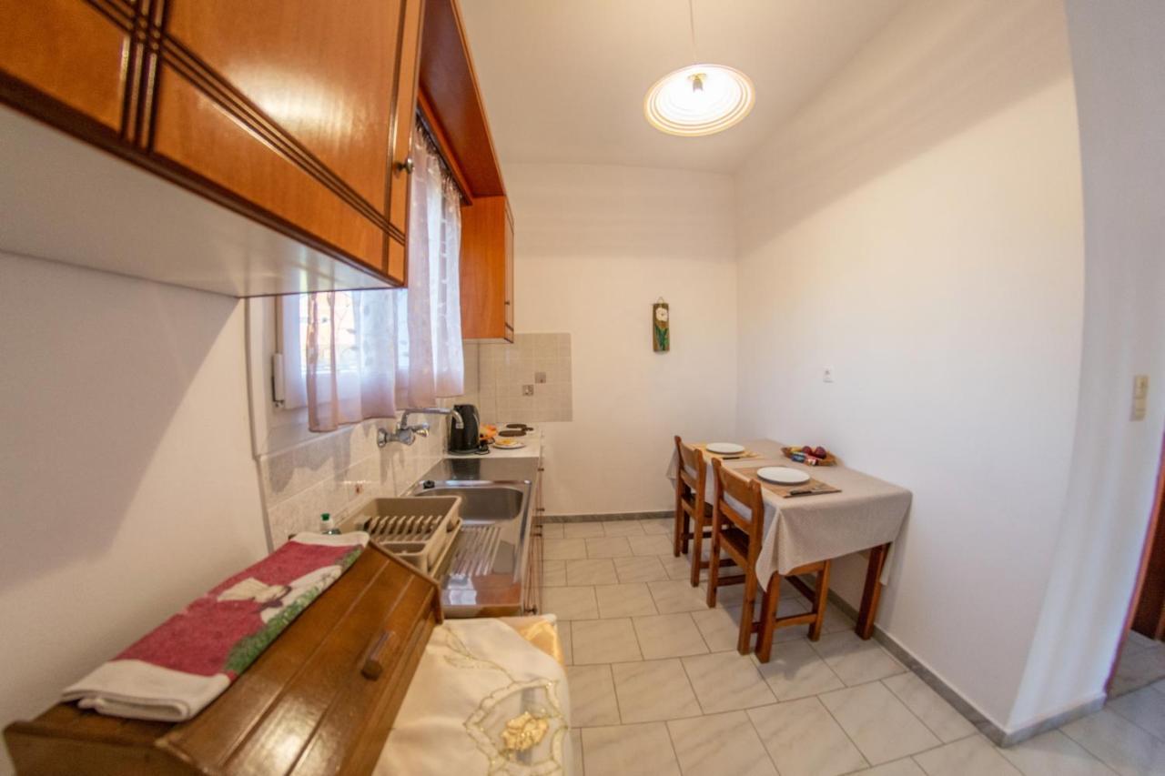 George Apartments Arílasz Kültér fotó