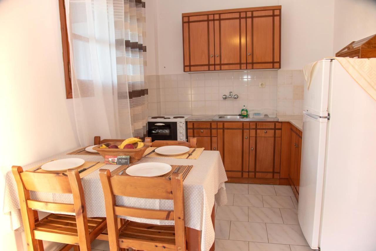 George Apartments Arílasz Kültér fotó