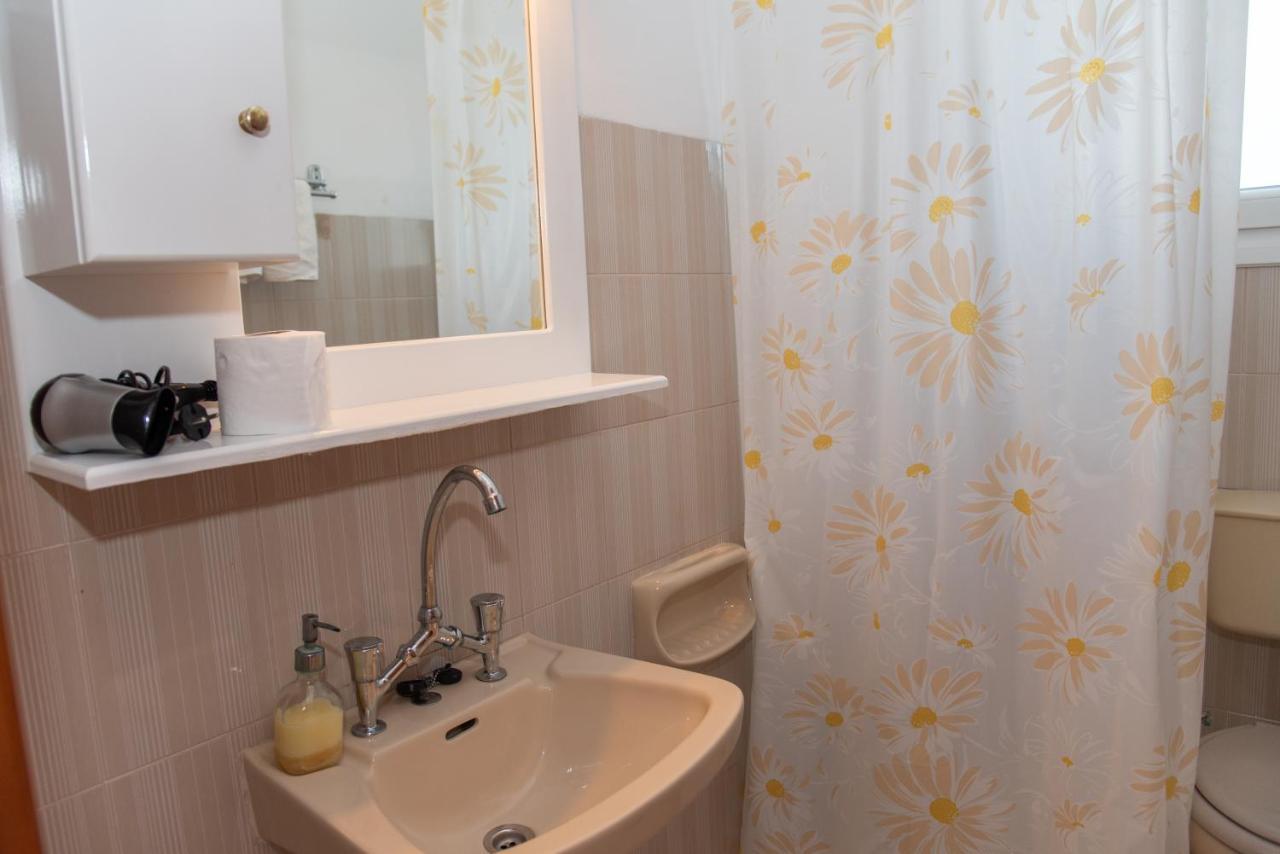 George Apartments Arílasz Kültér fotó