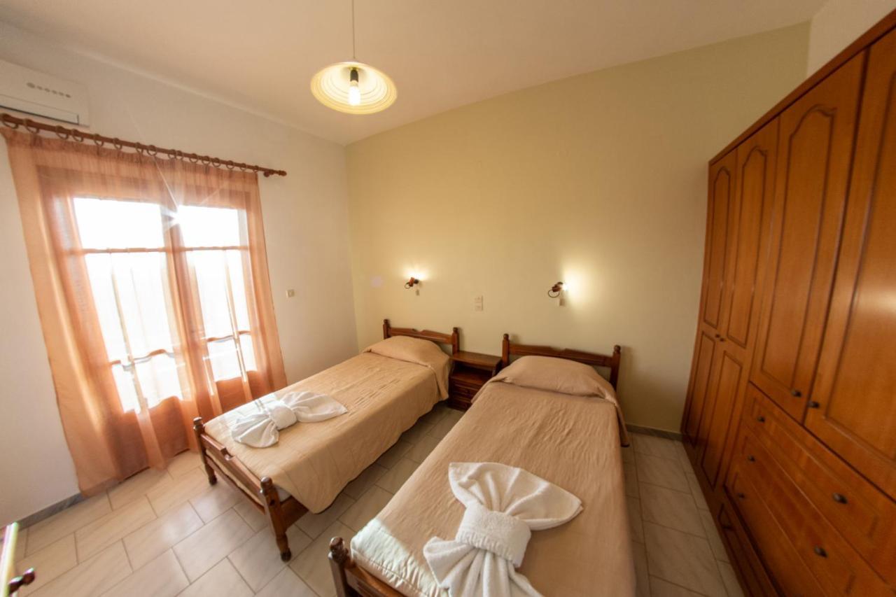 George Apartments Arílasz Kültér fotó